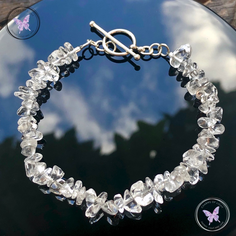 https://www.charmsoflight.com/itemimages/5503733/clear-quartz-chip-healing-bracelet-with-silver-toggle-clasp_T_2_D_19707_I_865_G_0_V_2.JPG